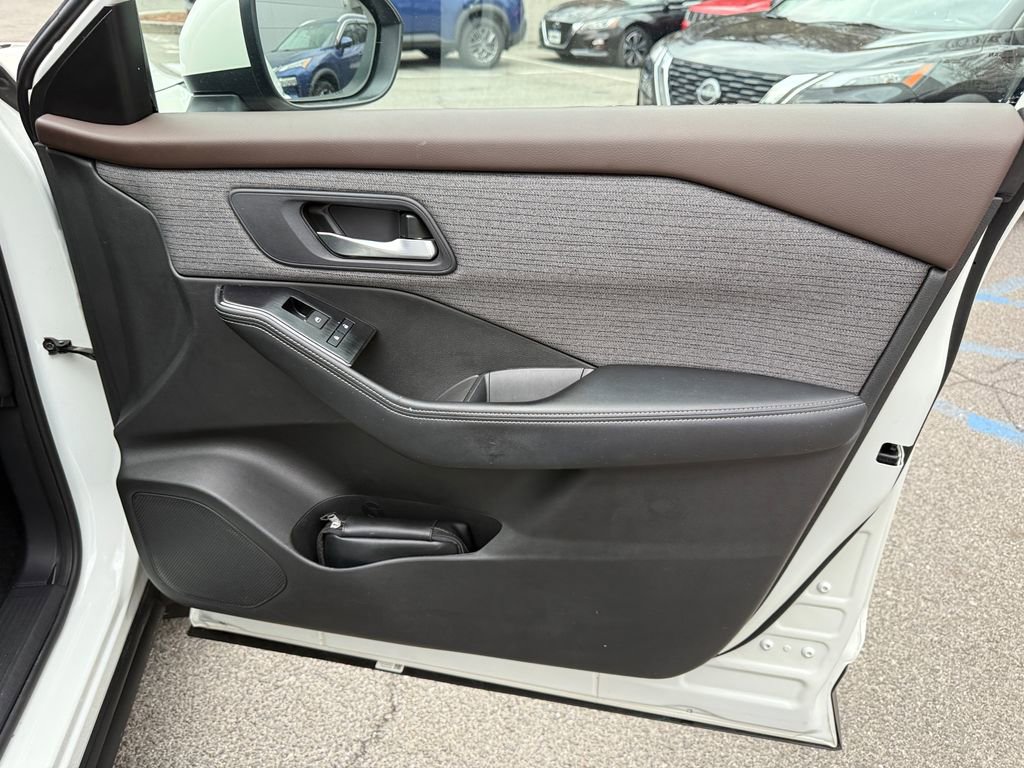 Used 2023 Nissan Rogue SV AWD/4WD image 28