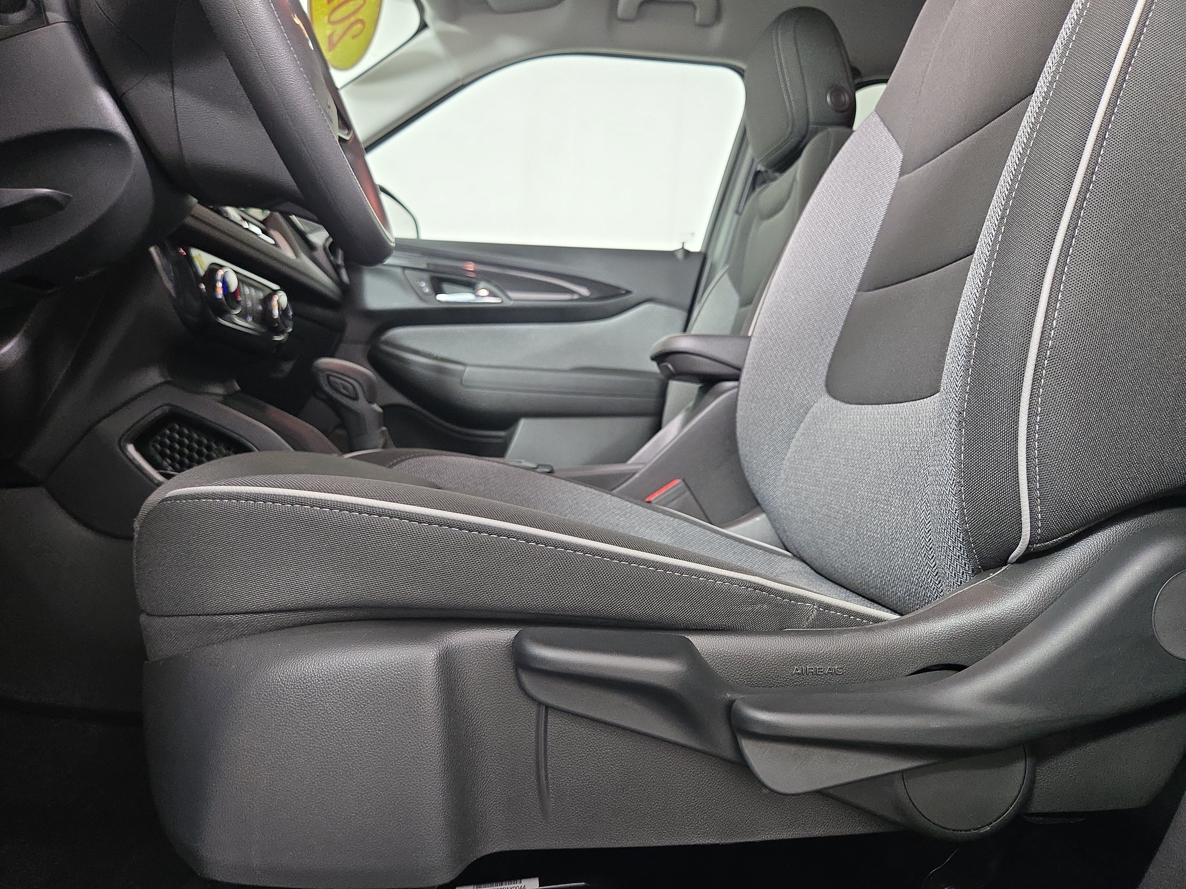 Certified 2025 Chevrolet TrailBlazer LT w/ Driver Confidence Package FWD image 28