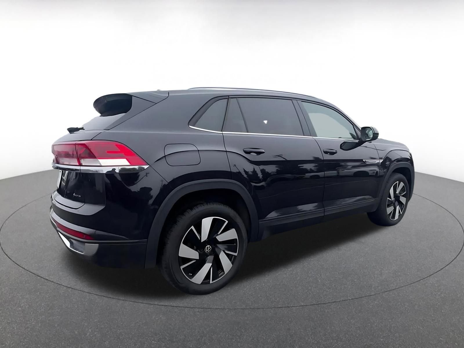 Used 2025 Volkswagen Atlas Cross Sport SE image 15