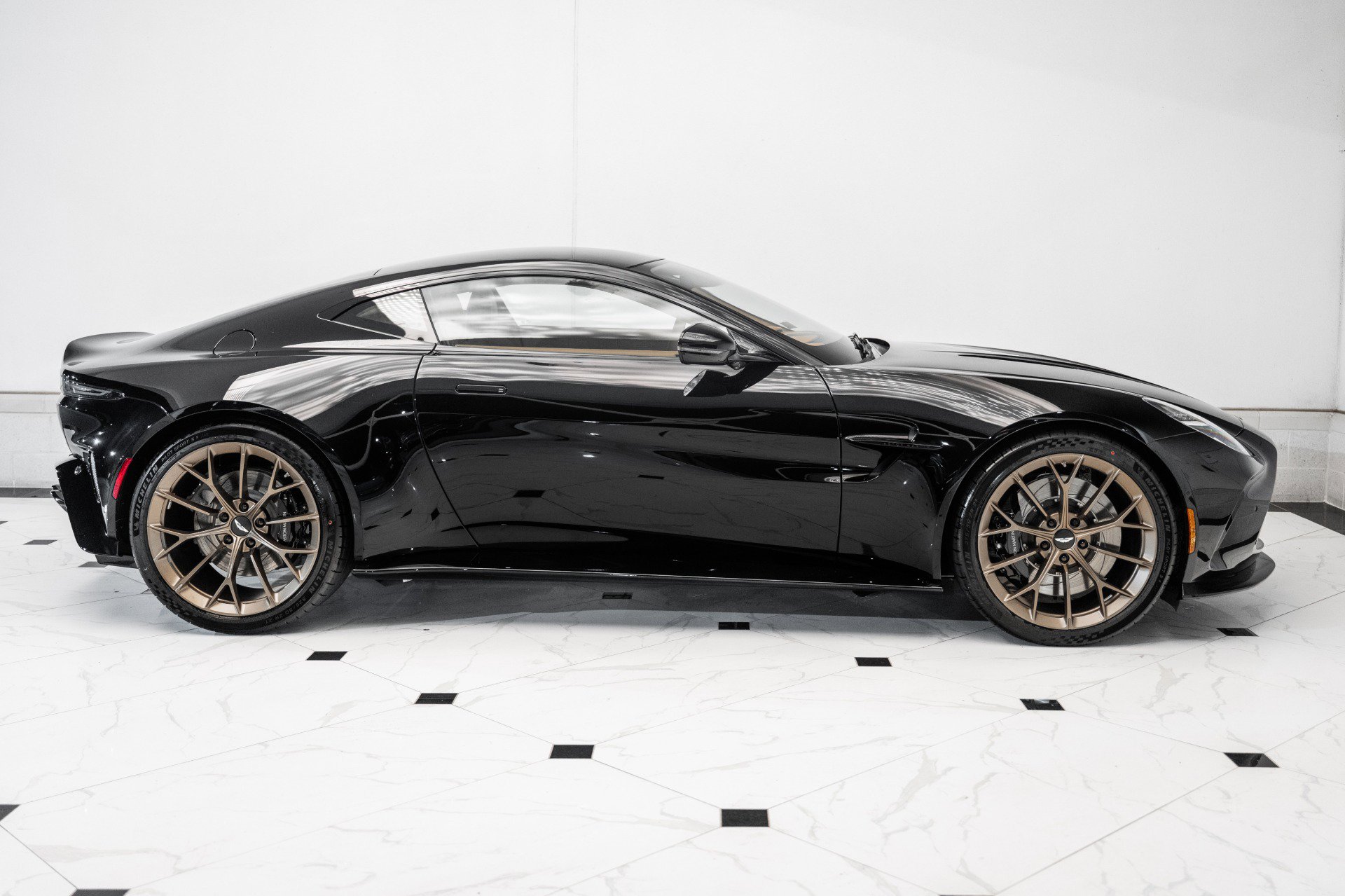 New 2026 Aston Martin V8 Vantage Coupe image 39