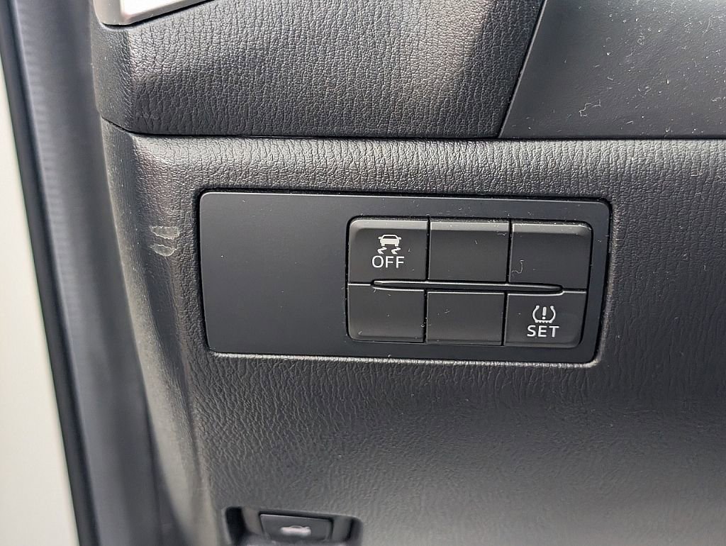 Used 2017 MAZDA MAZDA3 Touring image 18