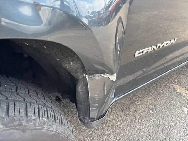 Used 2015 GMC Canyon SLT w/ Driver Alert Package AWD/4WD image 2