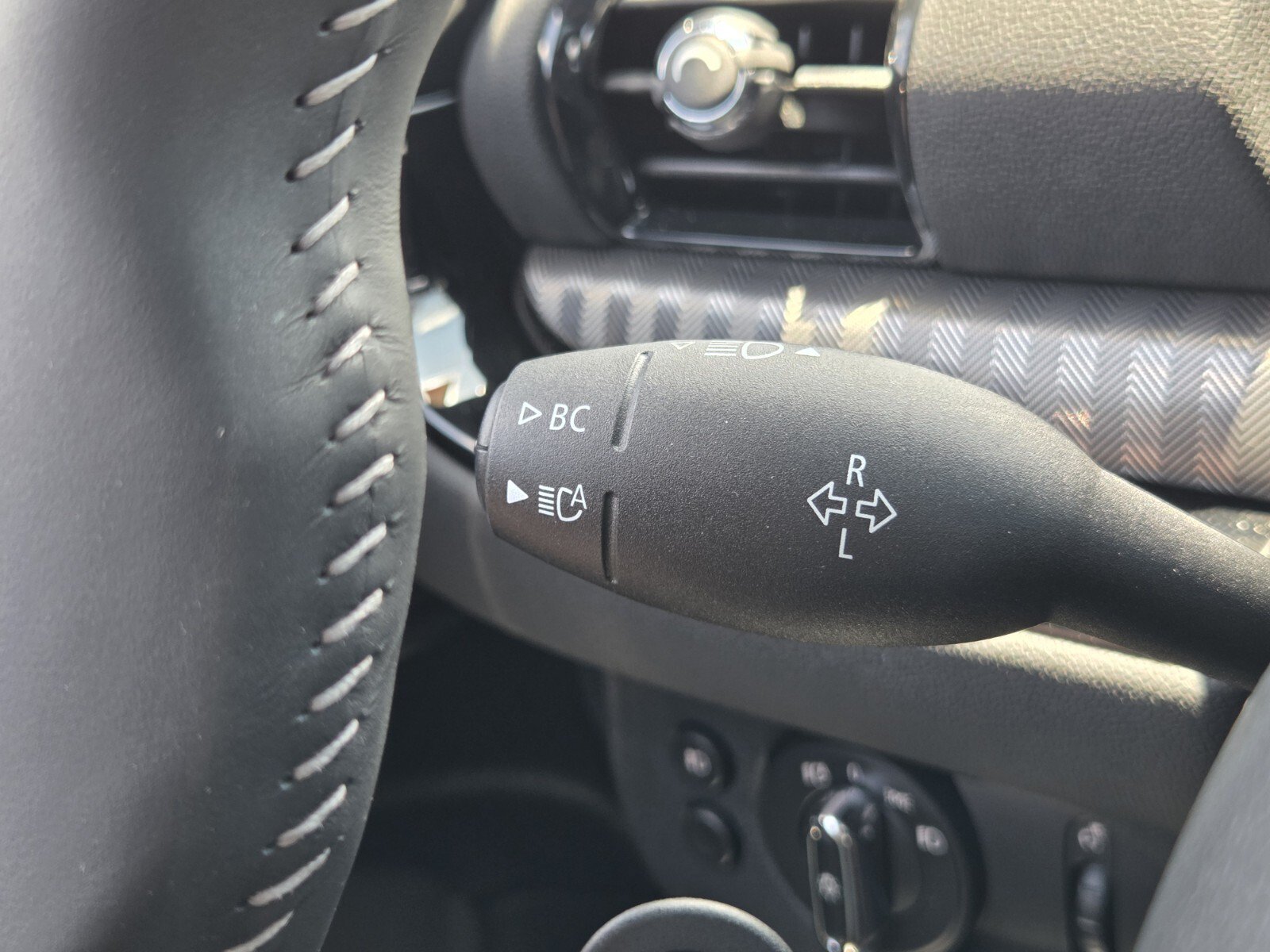 Certified 2024 MINI Cooper Clubman S FWD image 31