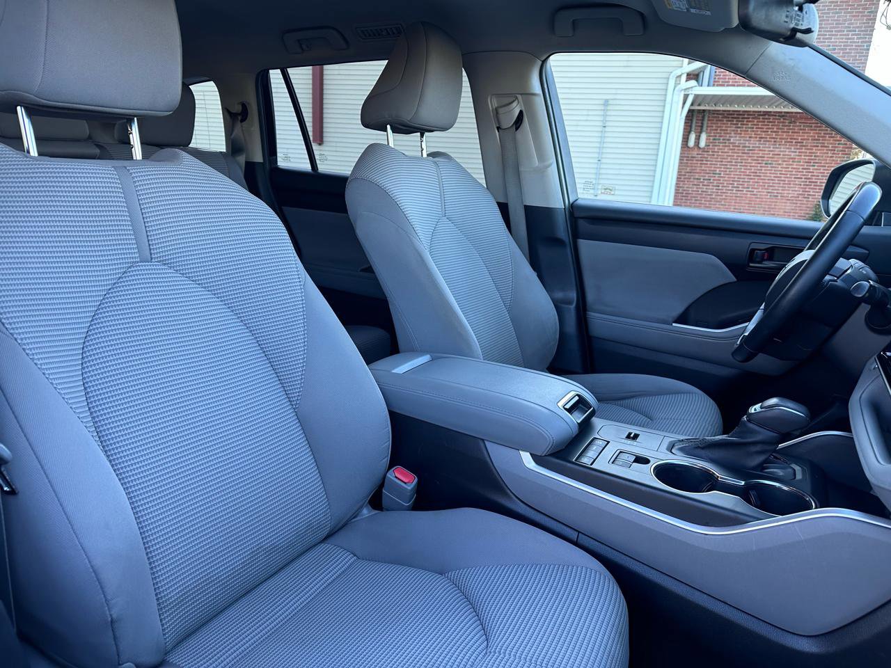 Used 2020 Toyota Highlander LE FWD image 13
