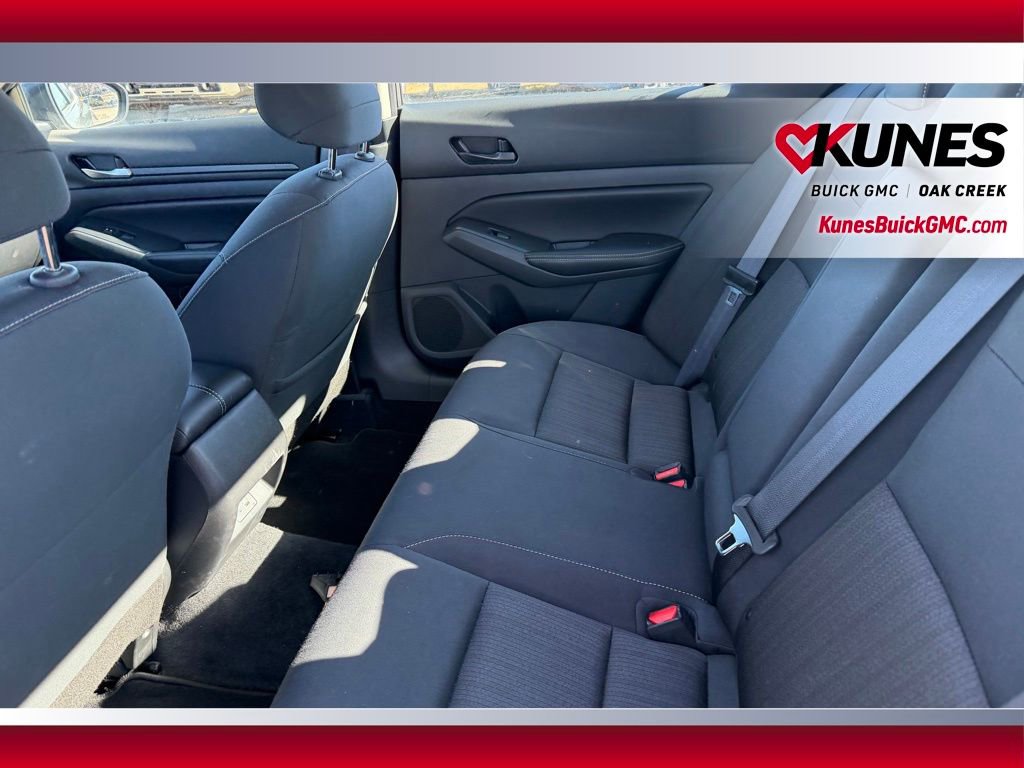 Used 2025 Nissan Altima 2.5 SV image 8