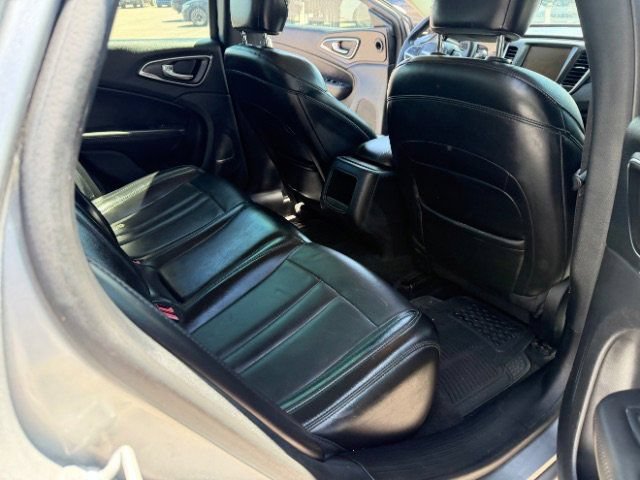 Used 2016 Chrysler 200 Limited FWD image 24
