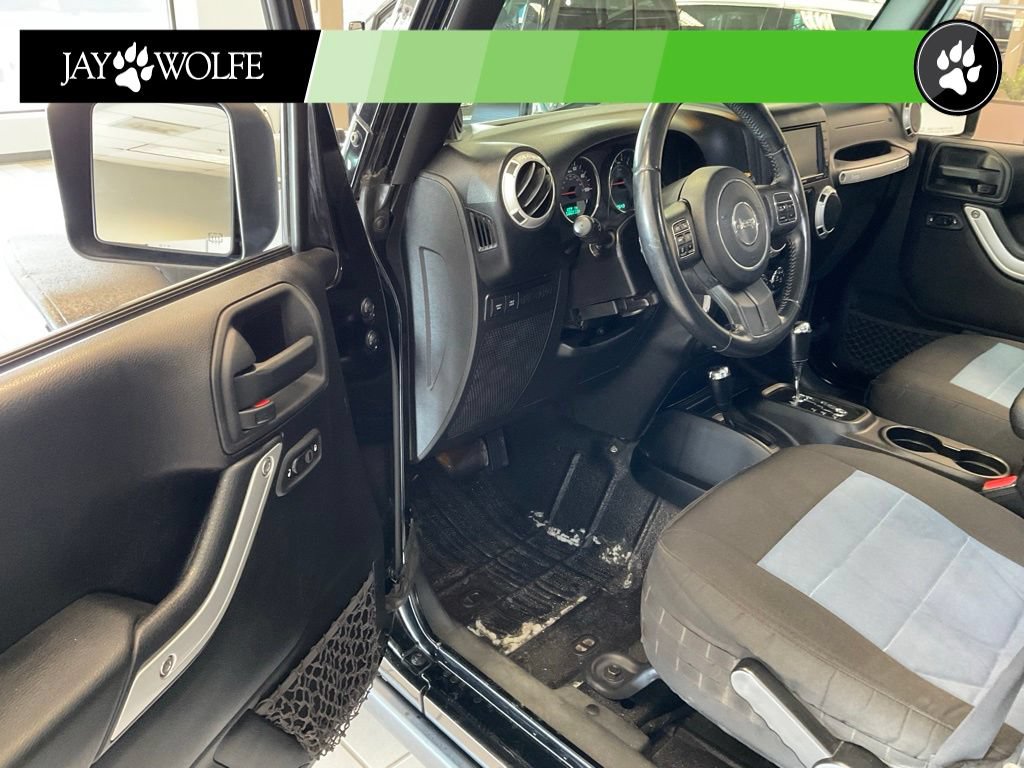 Used 2014 Jeep Wrangler Unlimited Rubicon w/ Connectivity Group AWD/4WD image 10
