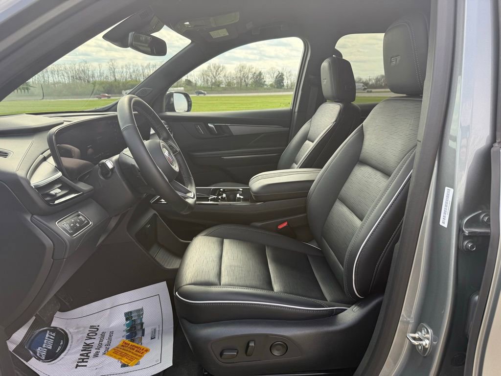 Used 2025 Buick Enclave Sport Touring image 30