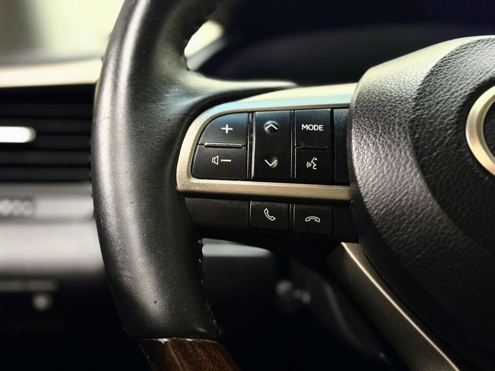 Used 2018 Lexus RX 450h AWD w/ Premium Package image 18