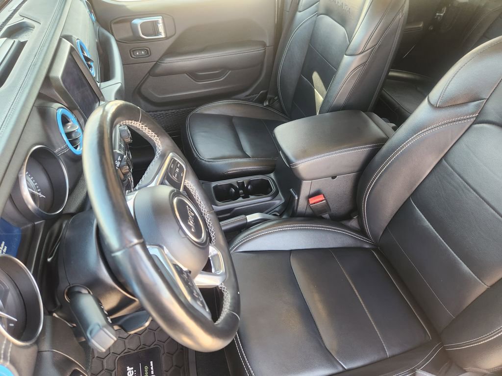 Used 2022 Jeep Wrangler Unlimited Sahara w/ Cold Weather Group image 14