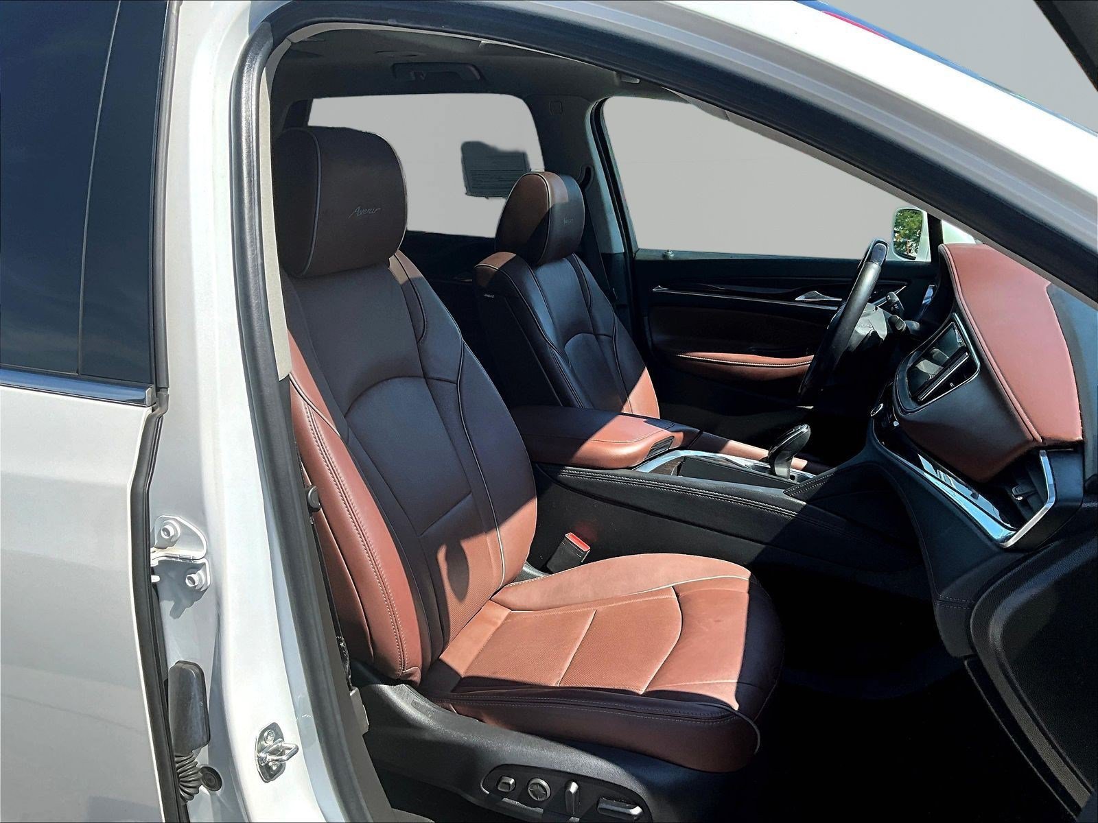Used 2020 Buick Enclave Avenir w/ Avenir Technology Package AWD/4WD image 30