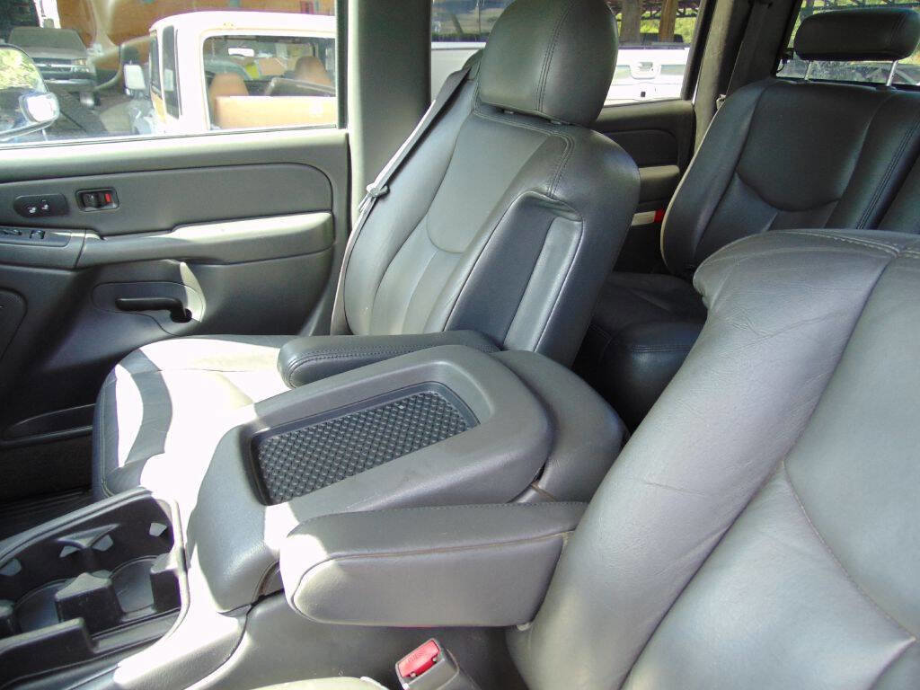 Used 2004 GMC Sierra 2500 SLT w/ Heavy-Duty Power Package AWD/4WD image 25