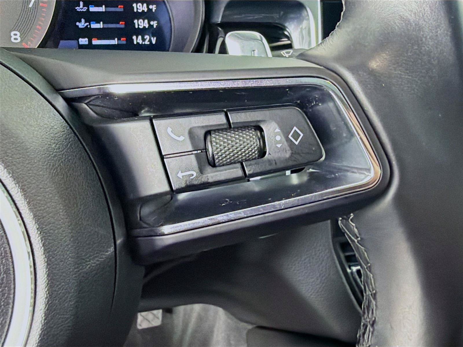 Certified 2022 Porsche Macan AWD/4WD image 13