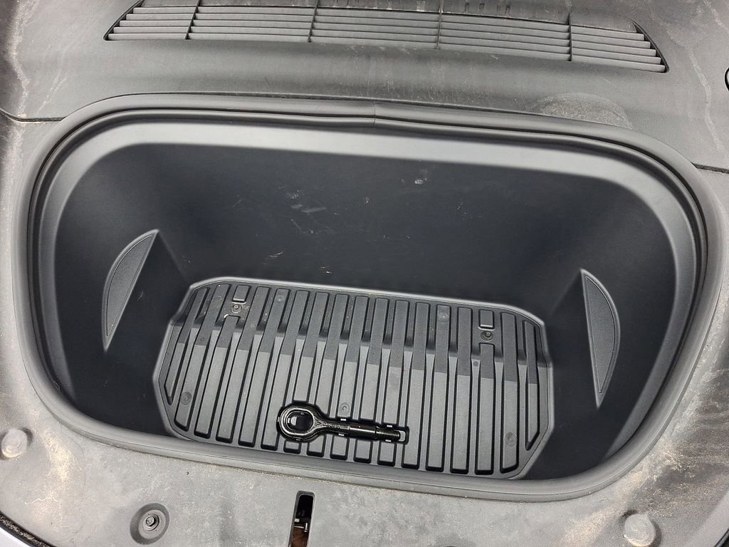 Used 2023 Tesla Model Y Long Range image 29