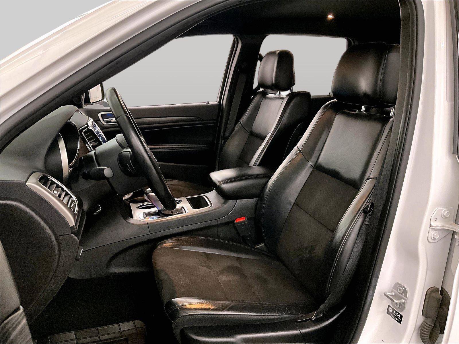 Used 2021 Jeep Grand Cherokee Laredo X image 24