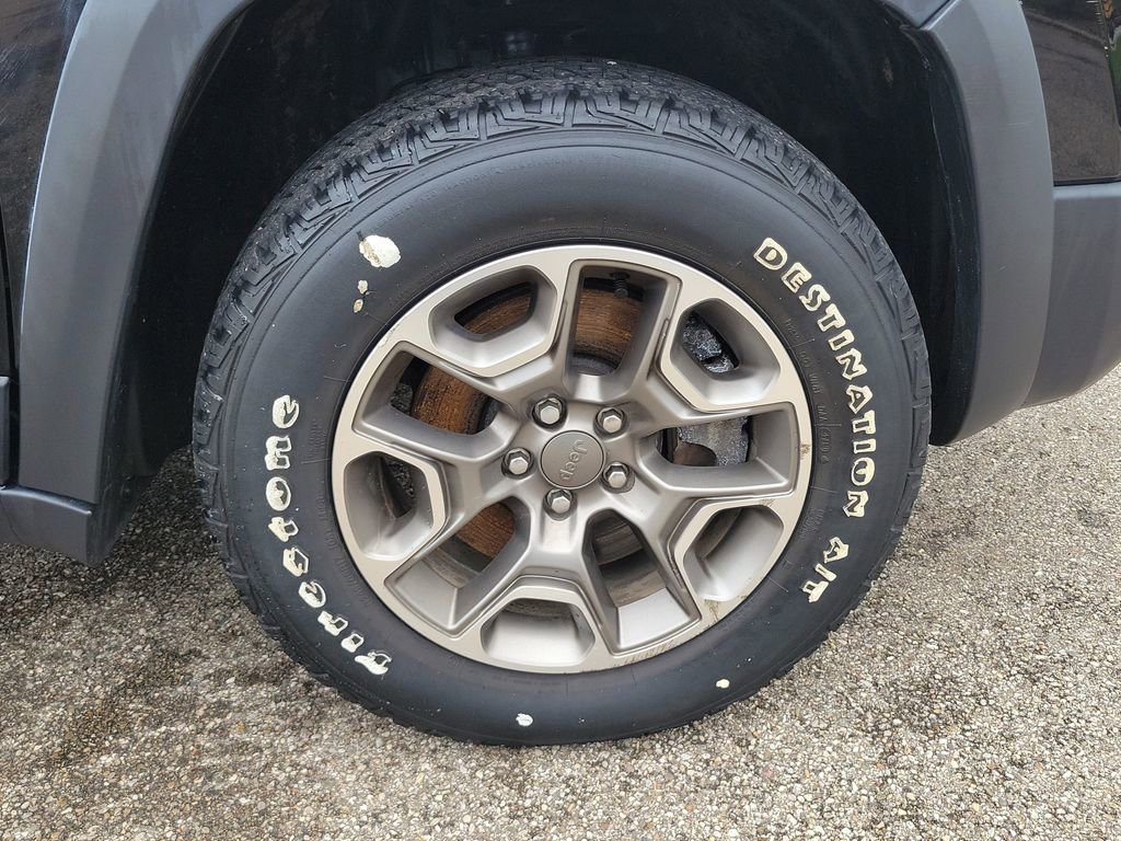 Used 2020 Jeep Cherokee Trailhawk image 5