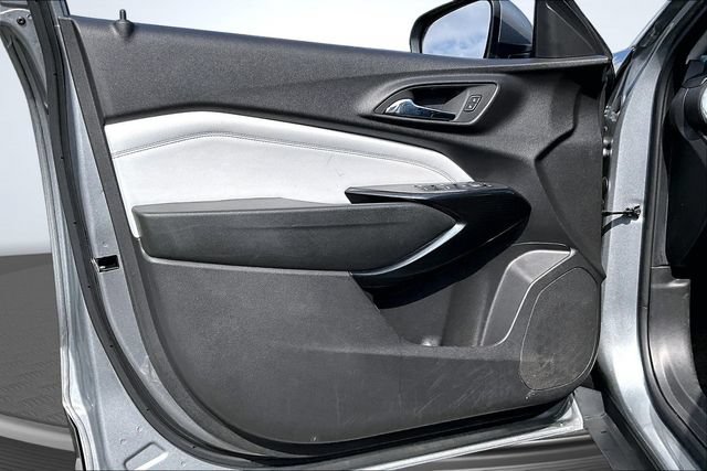 Used 2025 Chevrolet Trax LT FWD image 19