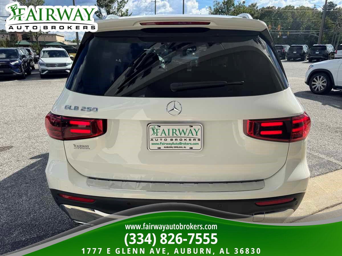 Used 2025 Mercedes-Benz GLB 250 w/ Exclusive Package image 7