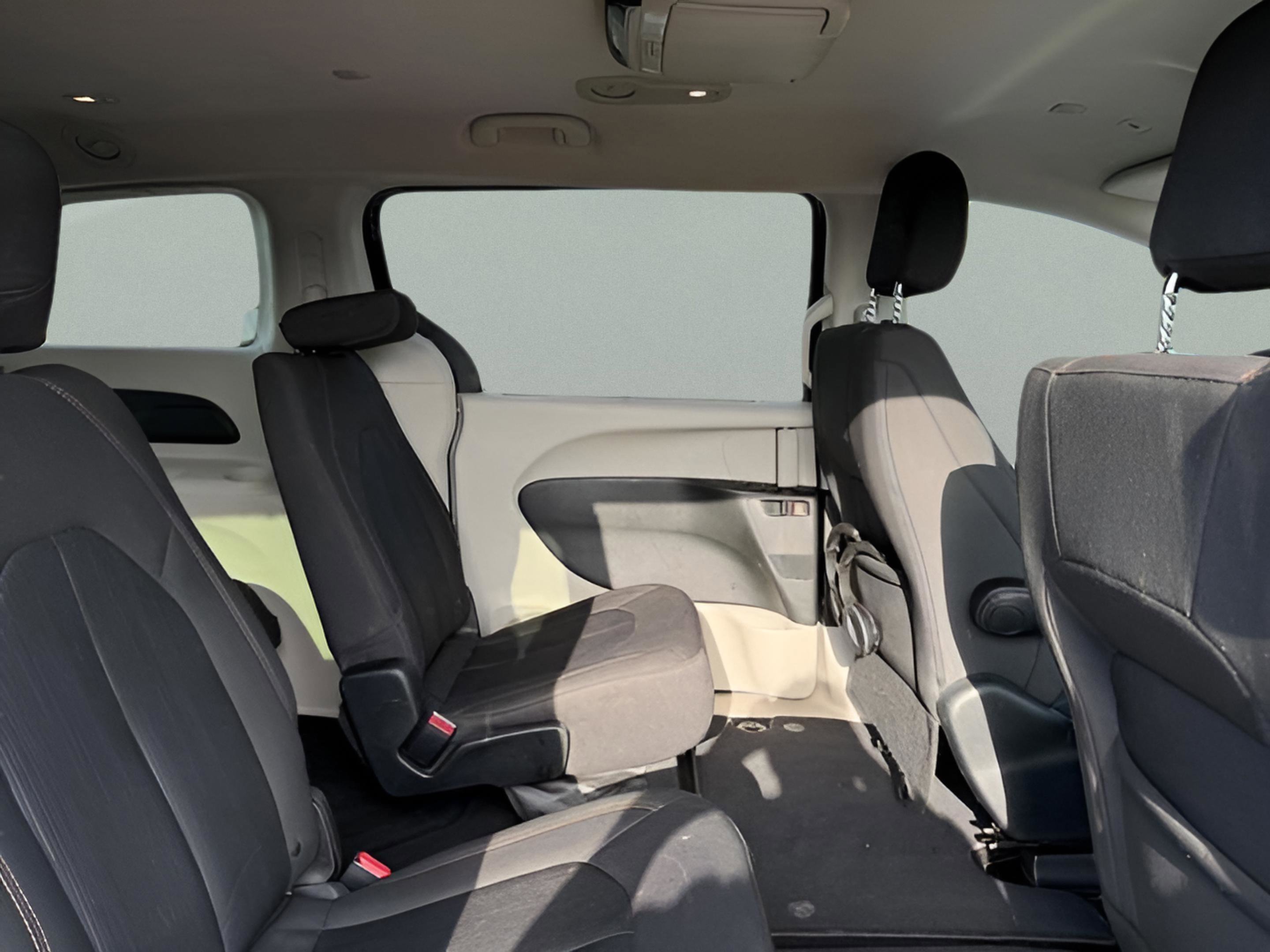 Used 2018 Chrysler Pacifica Touring Plus w/ Tire & Wheel Group FWD image 10