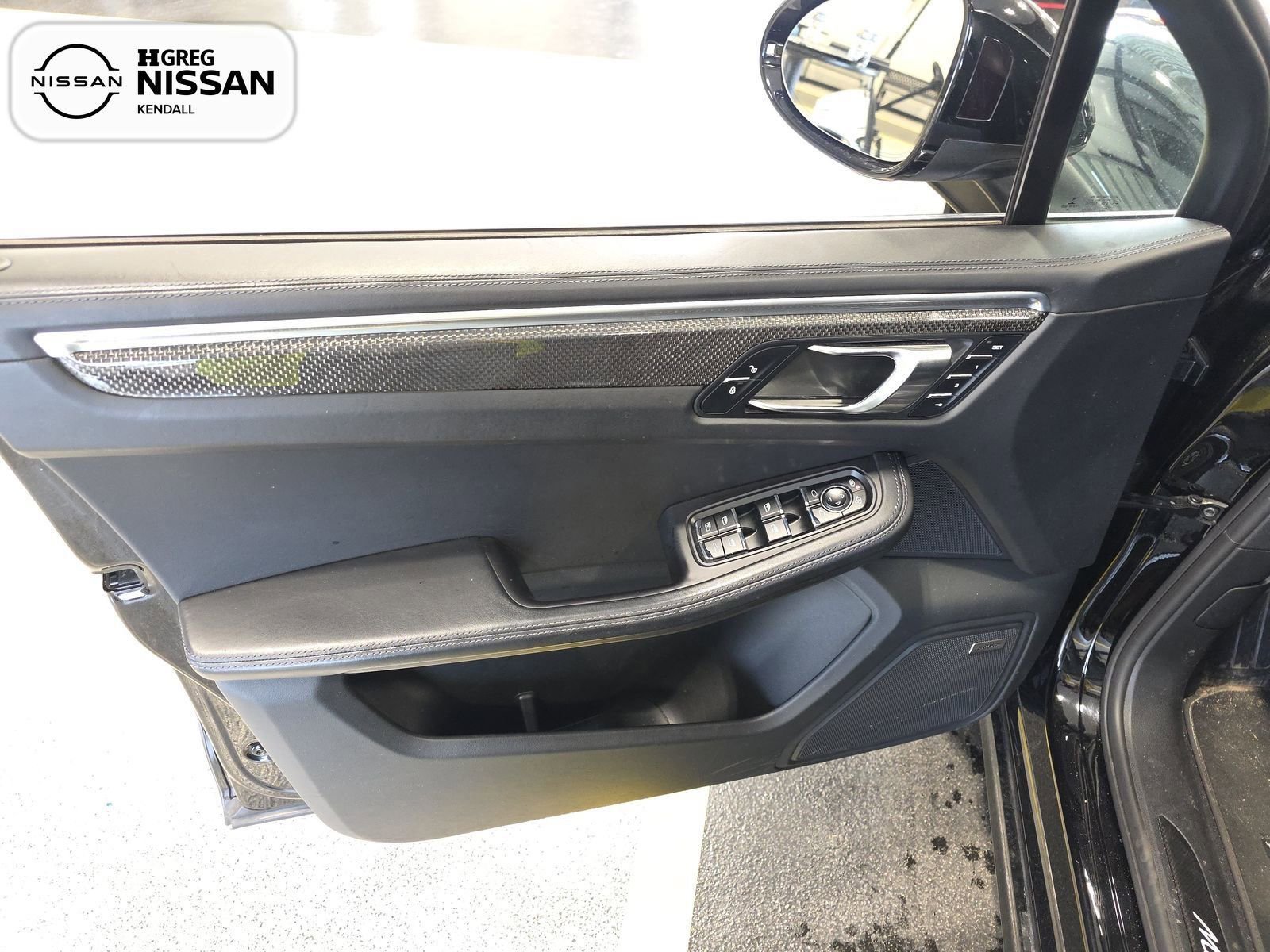 Used 2017 Porsche Macan Turbo image 11