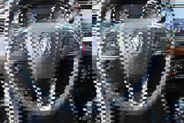 Used 2021 Buick Encore GX Essence image 11