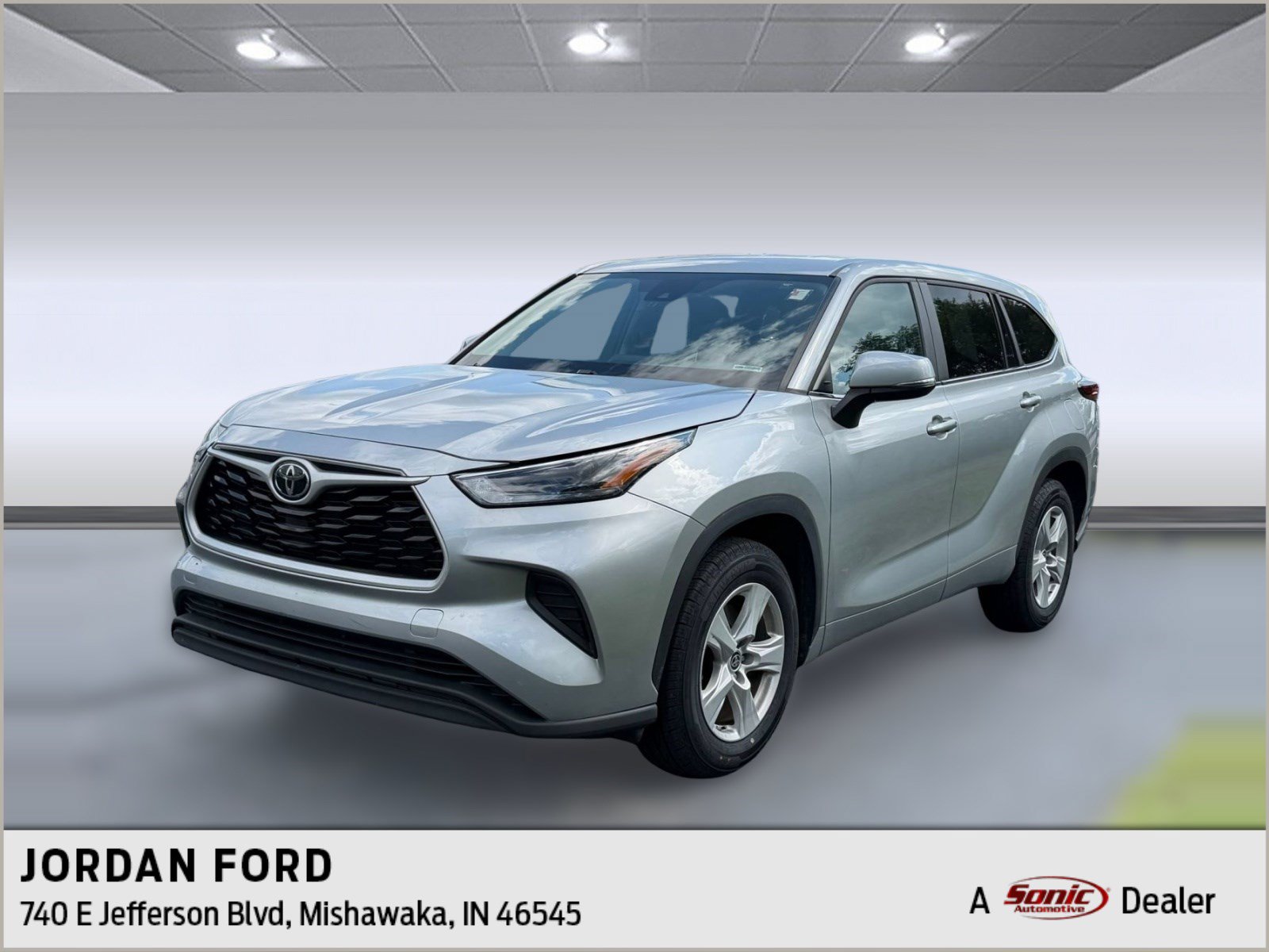 Used 2023 Toyota Highlander L FWD image 1