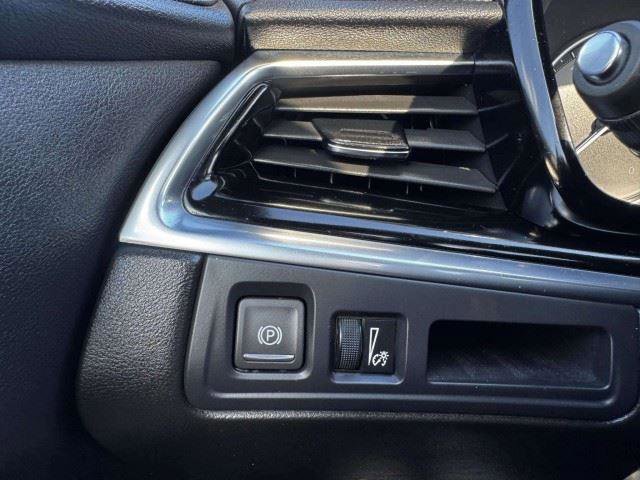 Used 2024 Cadillac XT6 Luxury w/ LPO, Floor Liner Package FWD image 23