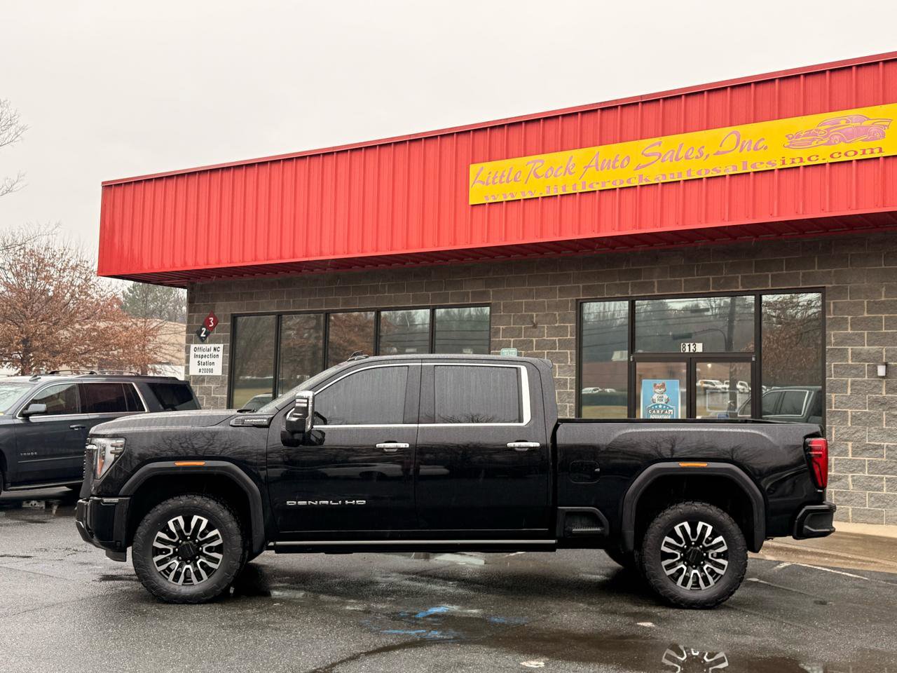 Used 2024 GMC Sierra 3500 Denali Ultimate AWD/4WD image 2