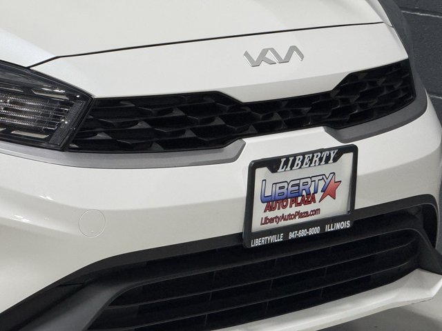 Used 2022 Kia Forte LXS w/ LXS Technology Package FWD image 3