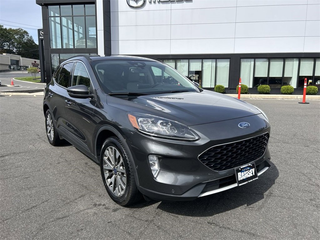 Used 2020 Ford Escape Titanium image 2