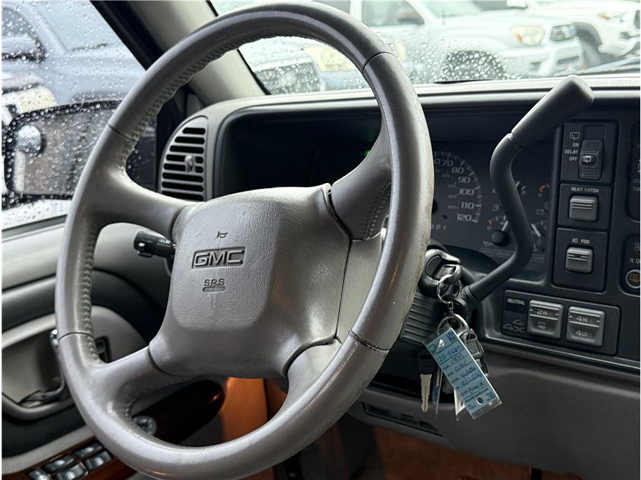 Used 1999 GMC Yukon Denali AWD/4WD image 31