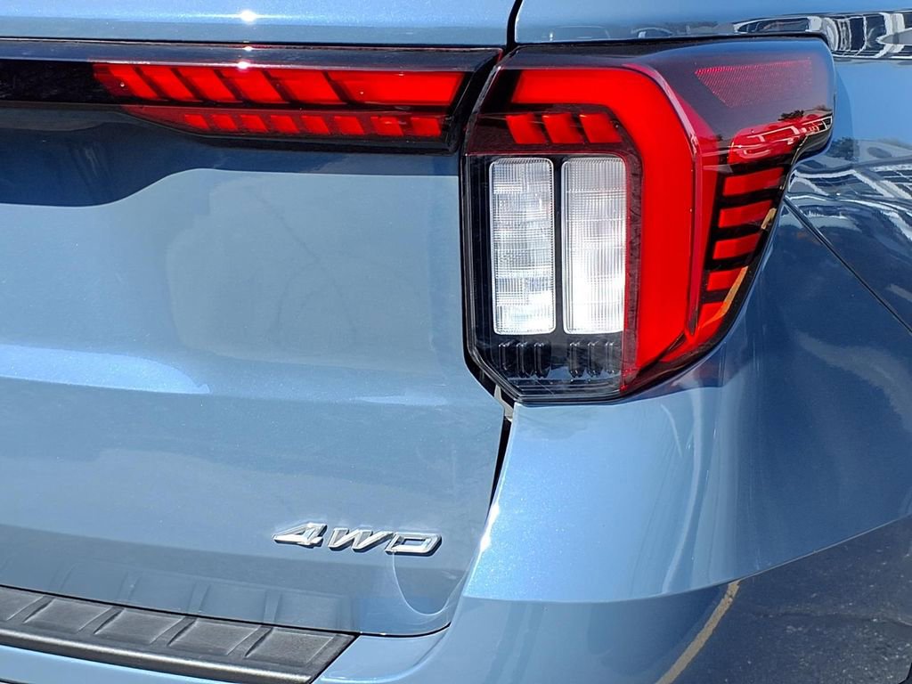 Used 2025 Ford Explorer Active w/ Active Comfort Package AWD/4WD image 8