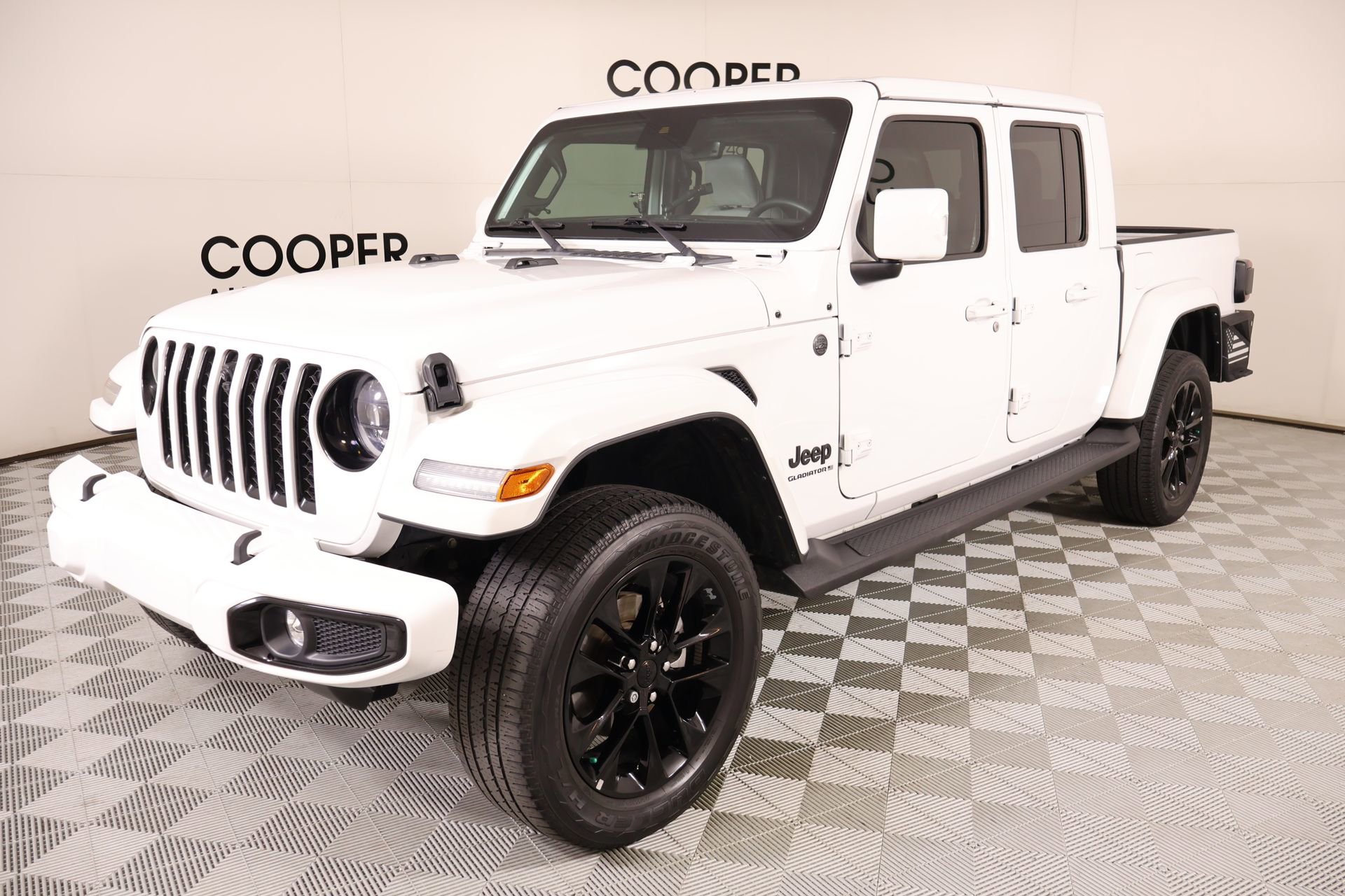 Used 2023 Jeep Gladiator Overland image 11
