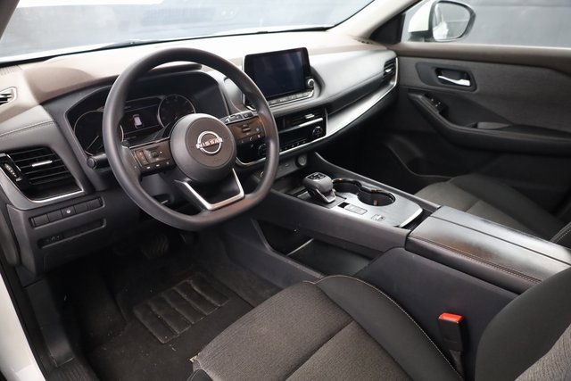 Used 2023 Nissan Rogue SV image 10