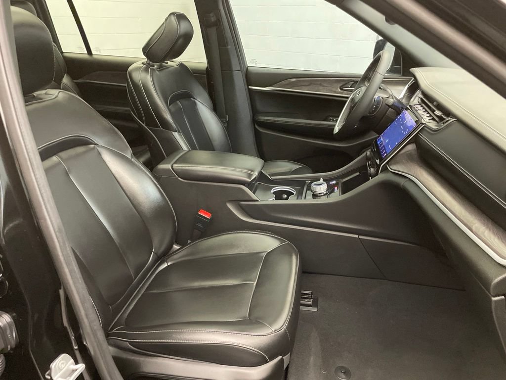 Certified 2024 Jeep Grand Cherokee L Limited AWD/4WD image 28