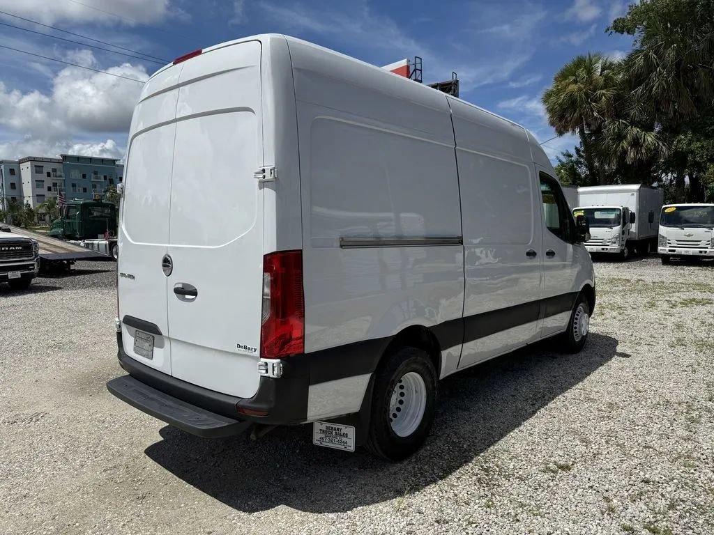 Used 2019 Freightliner Sprinter 144 RWD image 7