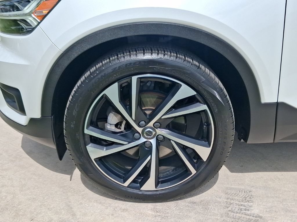Used 2021 Volvo XC40 T4 R-Design w/ Protection Package Premier FWD image 3