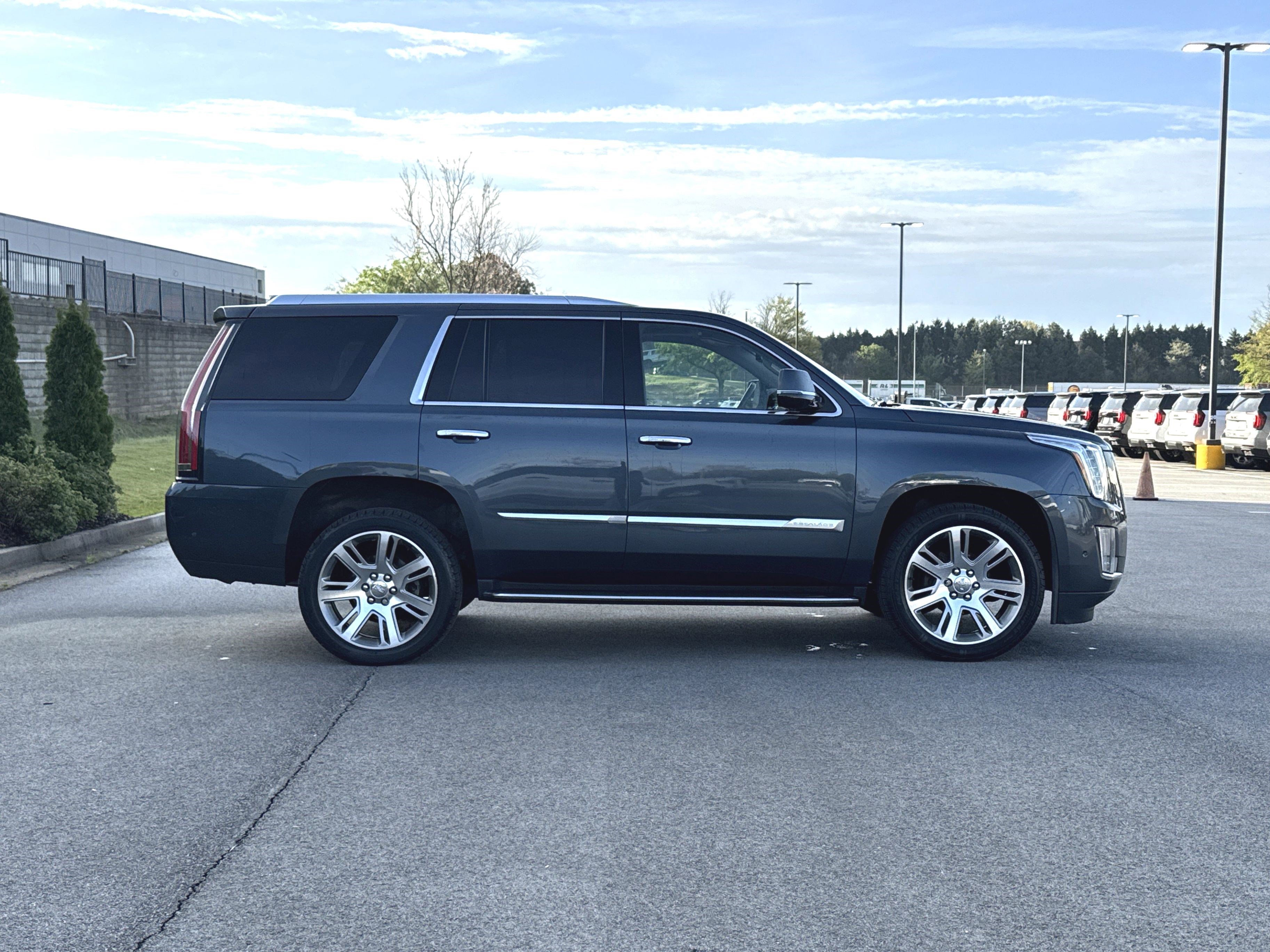 Used 2020 Cadillac Escalade Luxury image 11