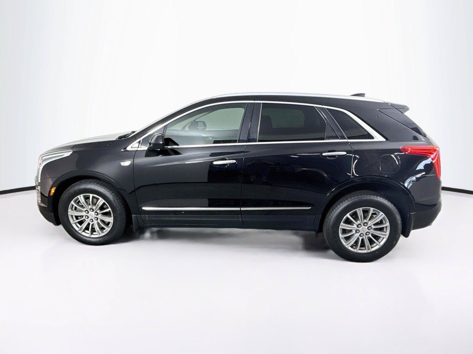 Used 2017 Cadillac XT5 Luxury w/ Driver Awareness Package FWD image 2