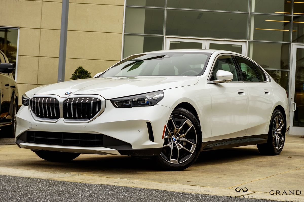 Used 2026 BMW 530i xDrive w/ Premium Package AWD/4WD image 1