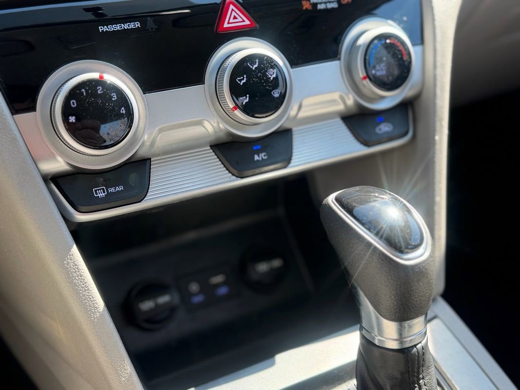 Used 2019 Hyundai Elantra SE FWD image 14
