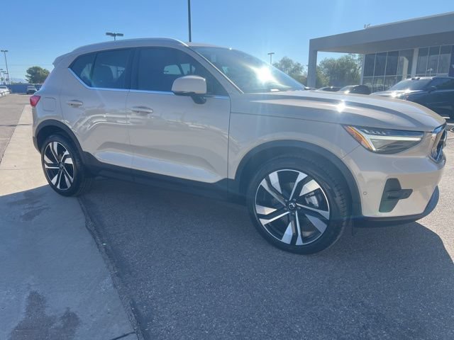 Certified 2025 Volvo XC40 B5 Ultra w/ Climate Package AWD/4WD image 1