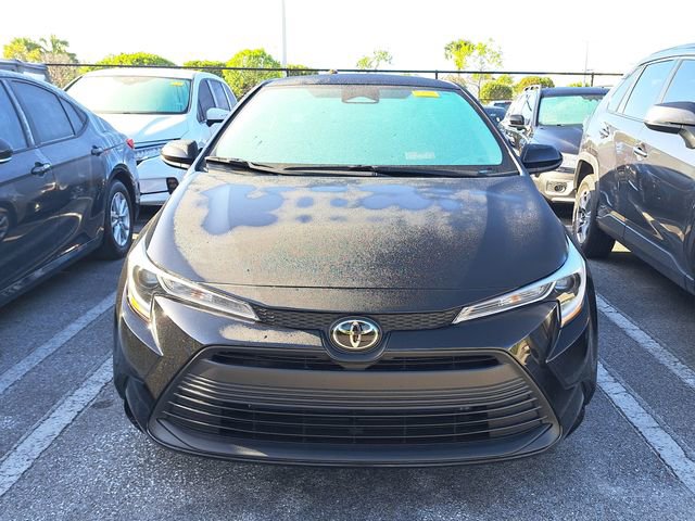 Used 2025 Toyota Corolla LE image 2
