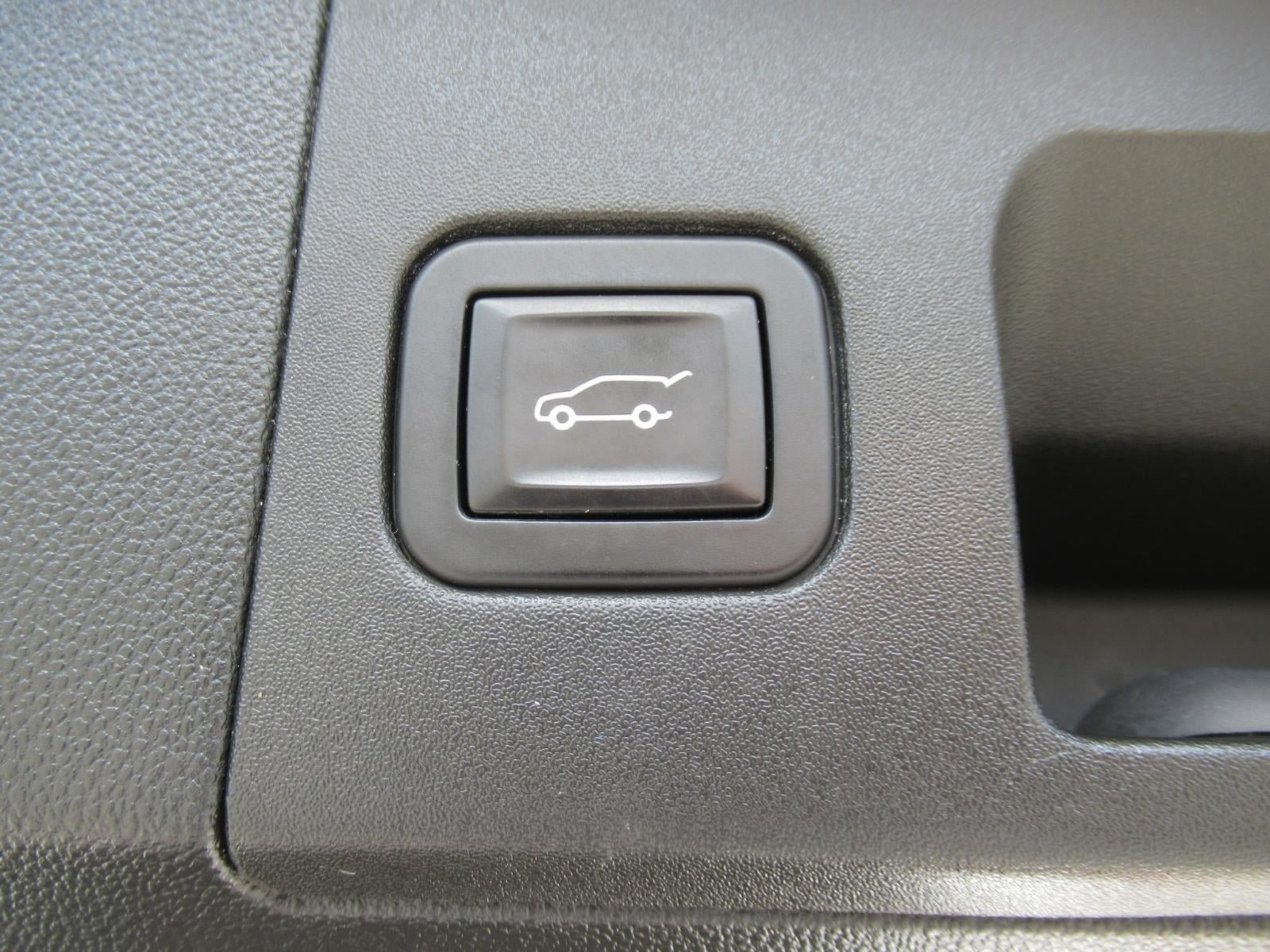 Used 2017 Cadillac XT5 Luxury w/ Driver Awareness Package FWD image 39