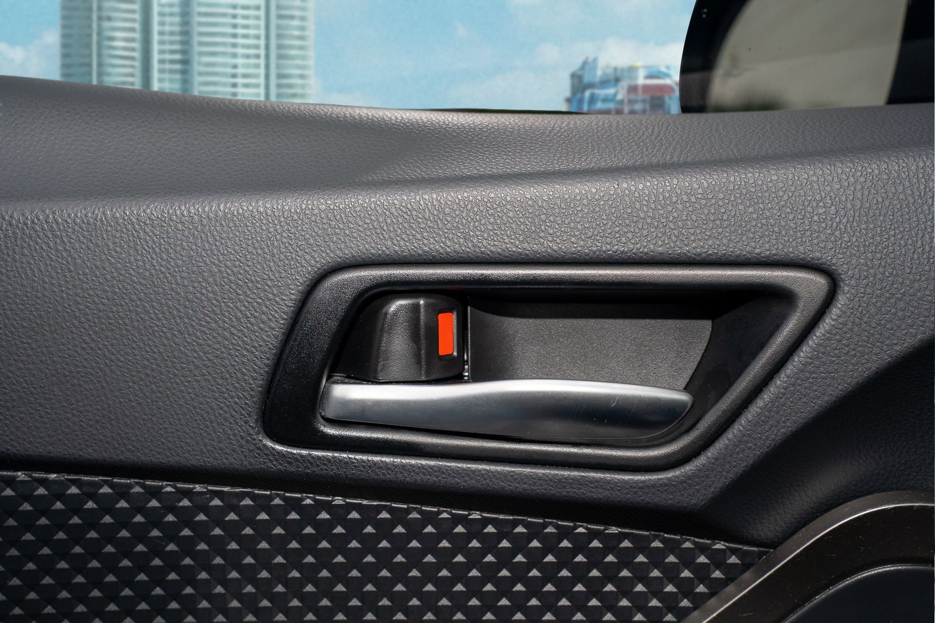 Used 2019 Toyota C-HR XLE image 26