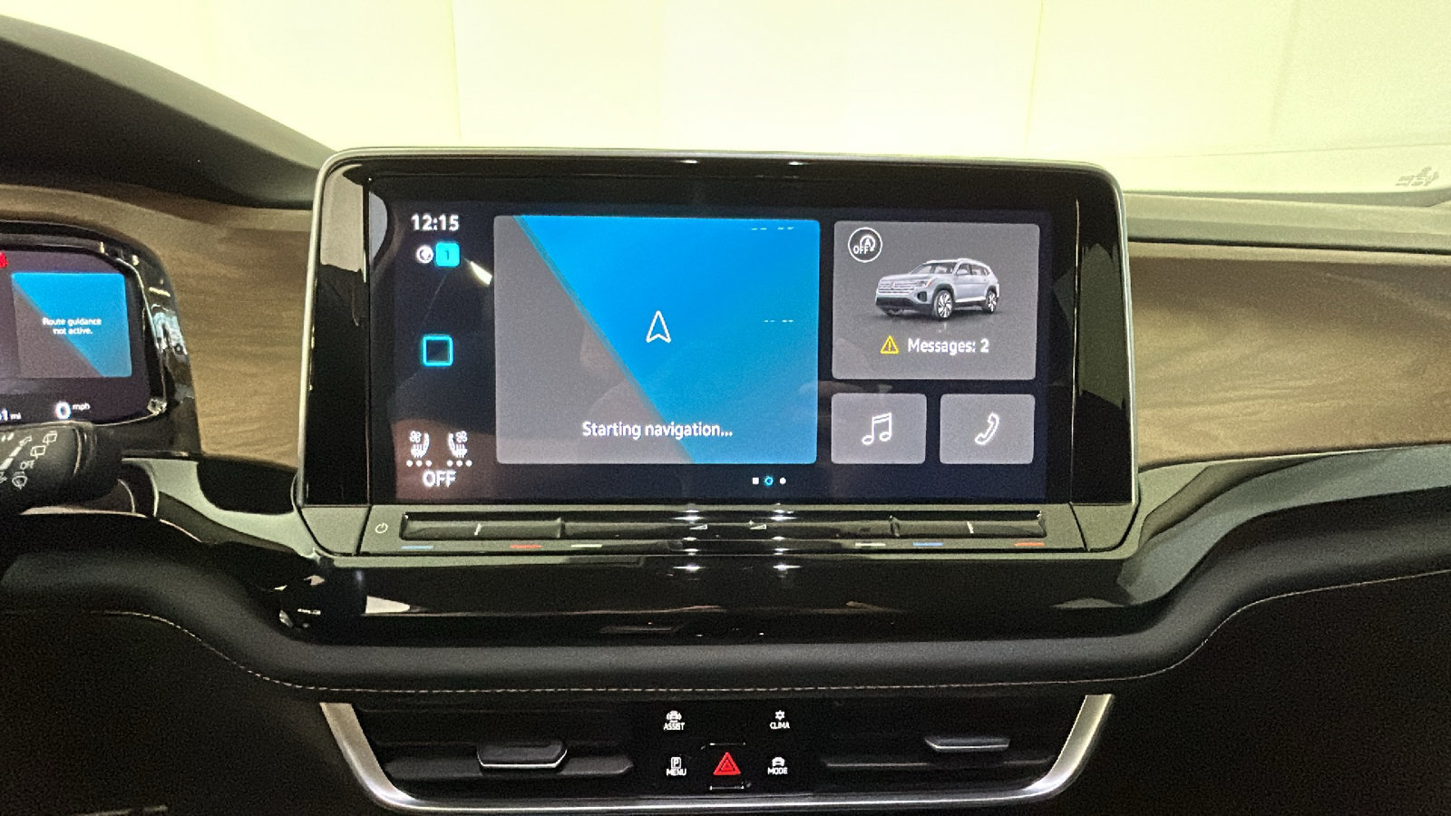 Used 2025 Volkswagen Atlas SE AWD/4WD image 24