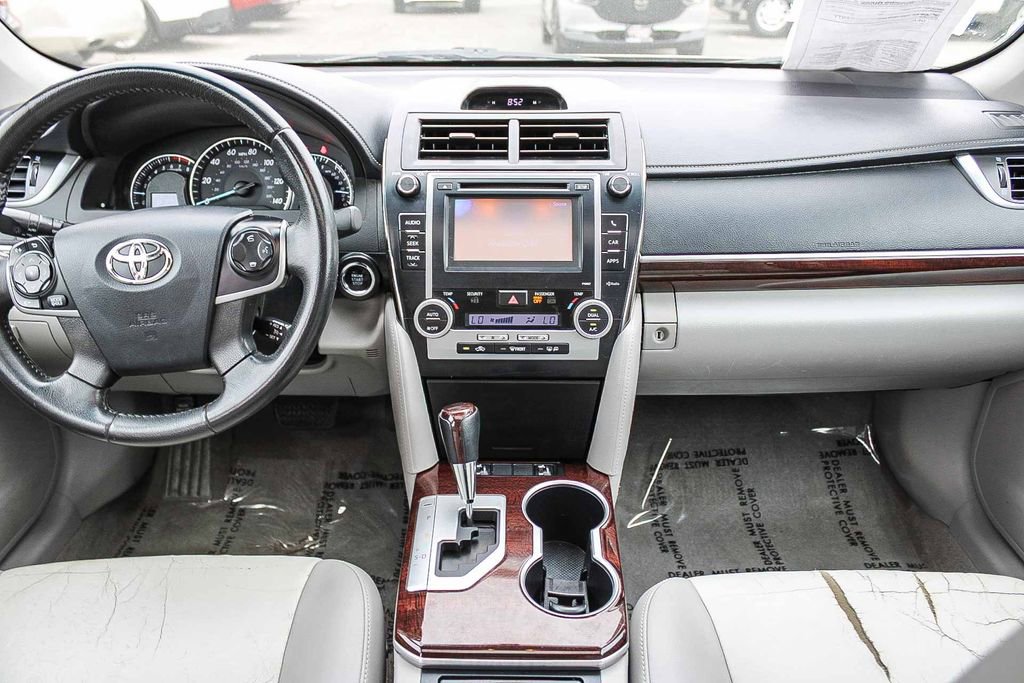 Used 2012 Toyota Camry XLE w/ Leather Pkg image 12