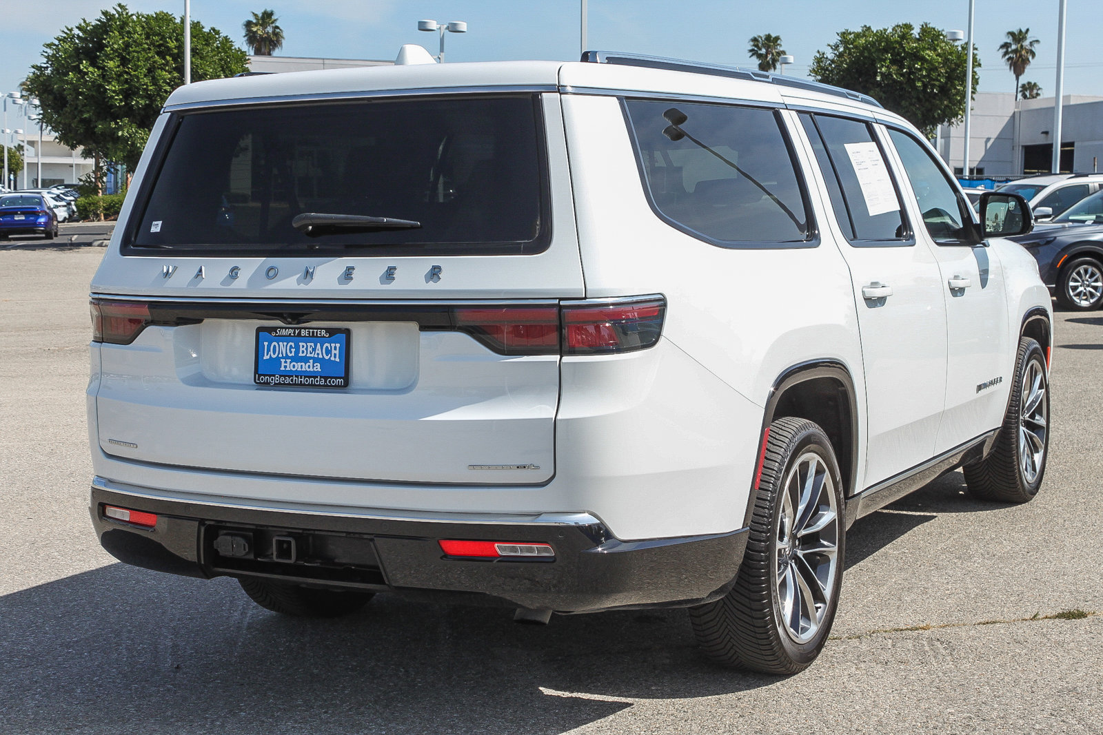 Used 2023 Jeep Wagoneer L Series III w/ Premium Group I image 9