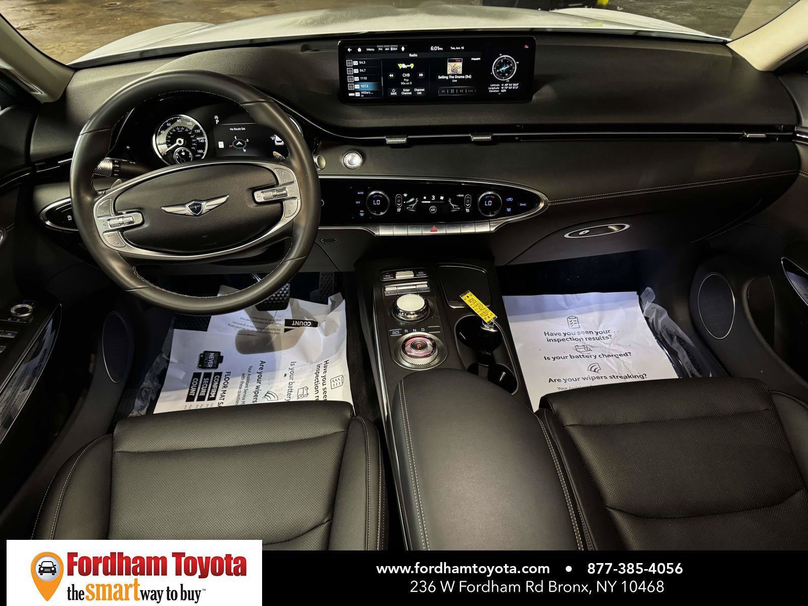 Used 2025 Genesis GV70 2.5T AWD/4WD image 13