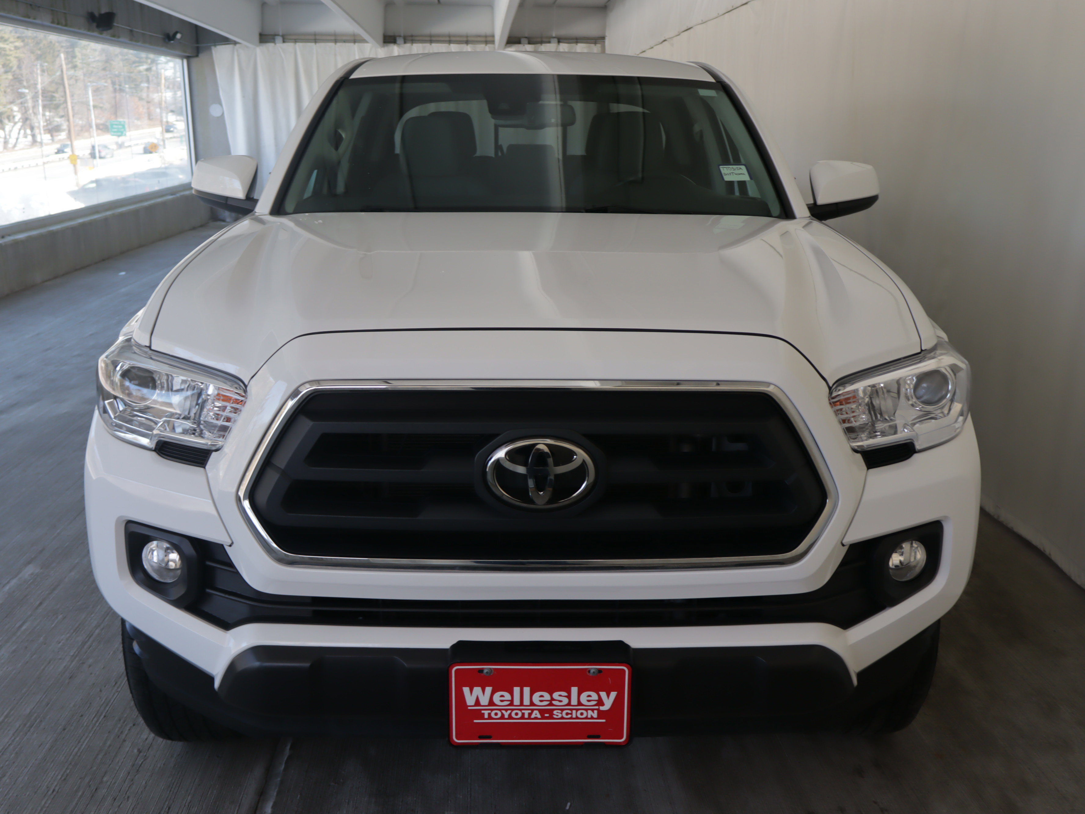 Used 2023 Toyota Tacoma SR5 AWD/4WD image 3